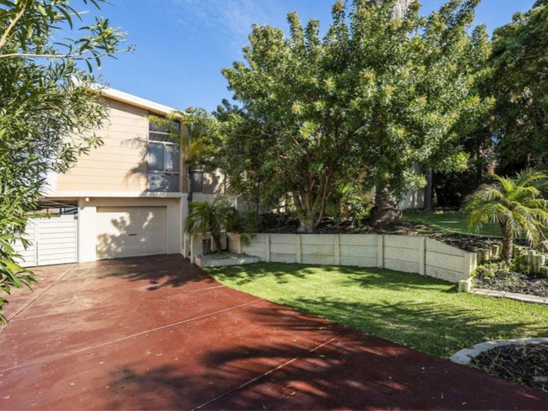 8 Barkley Place, Halls Head