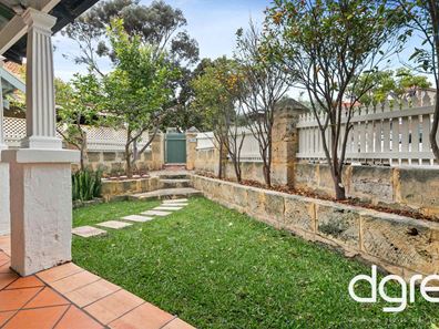 24 Malcolm Street, Fremantle WA 6160