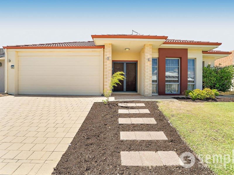 18 Johnsonia Bend, Hammond Park