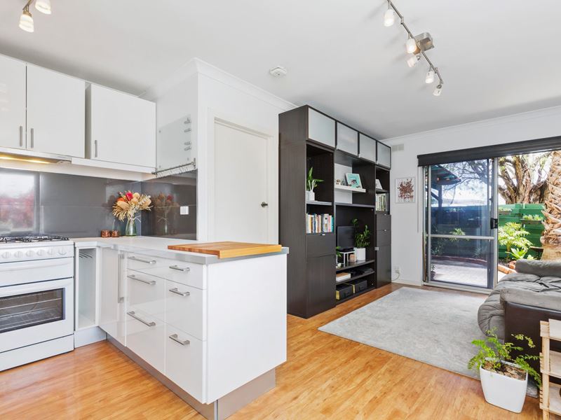 11/11 Stirling Road, Claremont