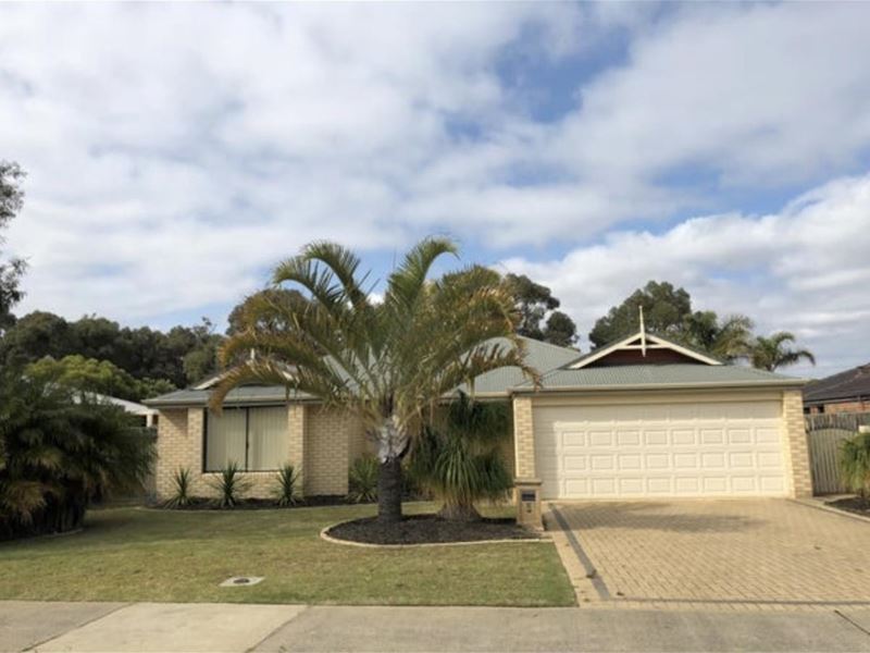 11 Grandmere Parade, Meadow Springs