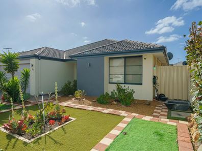 16 Magnesia Road, Wattle Grove WA 6107