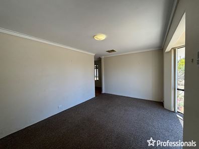 8 Dwyer Crescent, Gosnells WA 6110