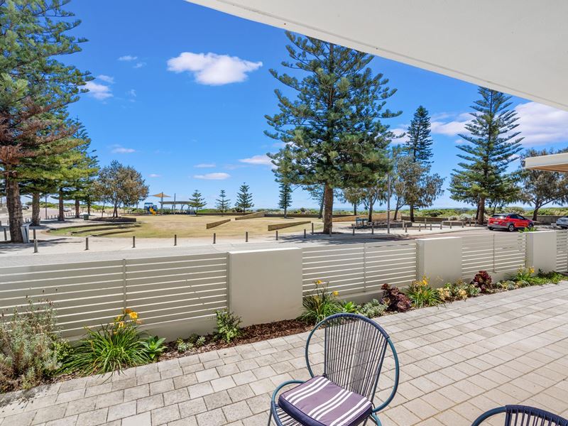 6/150 Boardwalk Boulevard, Halls Head WA 6210