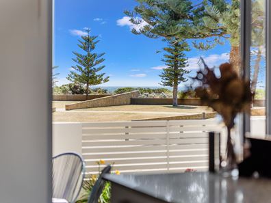 6/150 Boardwalk Boulevard, Halls Head WA 6210
