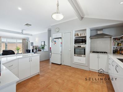 8 Tritonia Rise, Thornlie WA 6108