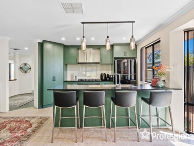 4 Lamas Grove, Landsdale WA 6065