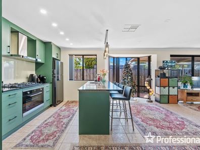 4 Lamas Grove, Landsdale WA 6065