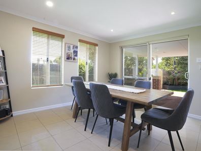 34 Farmaner Parkway, Ellenbrook WA 6069