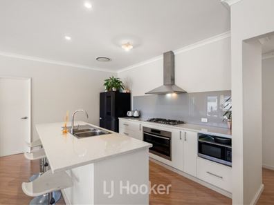 15 Garrigue Gardens, Yalyalup WA 6280