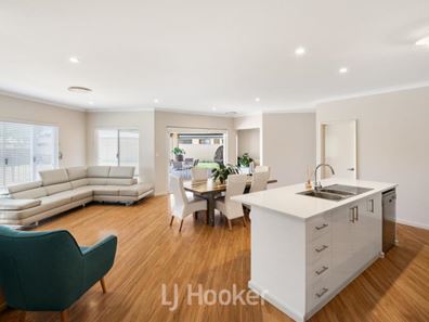 15 Garrigue Gardens, Yalyalup WA 6280