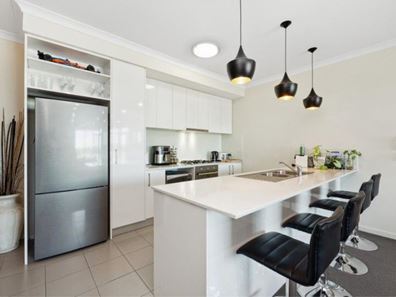 205/25 Malata Crescent, Success WA 6164