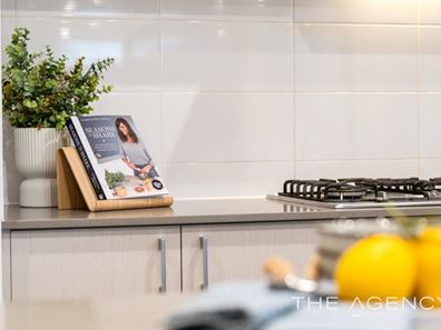 8 Lican Street, Treeby WA 6164