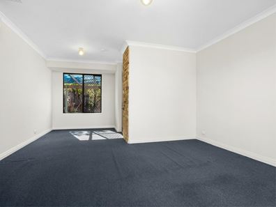 5 Cowlishaw Rise, Parmelia WA 6167