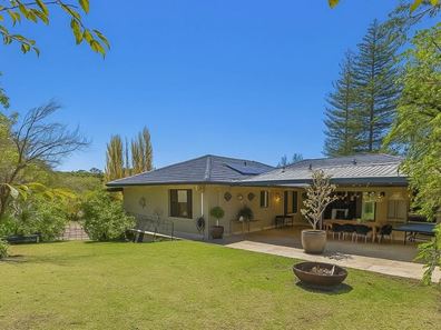 40 Kalamunda Road, Kalamunda WA 6076