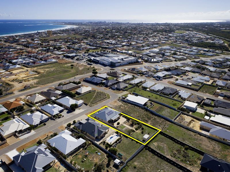 10 Shamrock Street, Wandina WA 6530