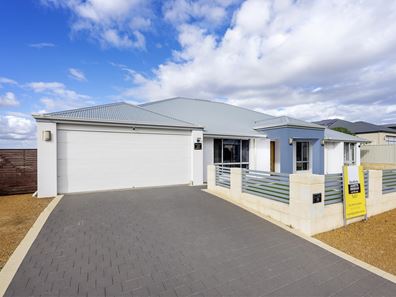 10 Shamrock Street, Wandina WA 6530