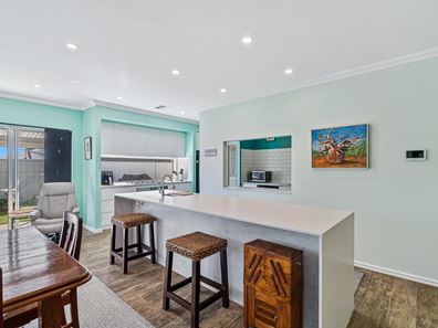 14 Jacana Way, Halls Head WA 6210