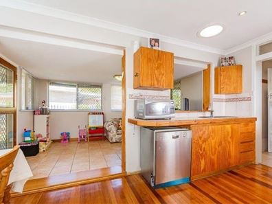 27 Cranwell Street, Thornlie WA 6108