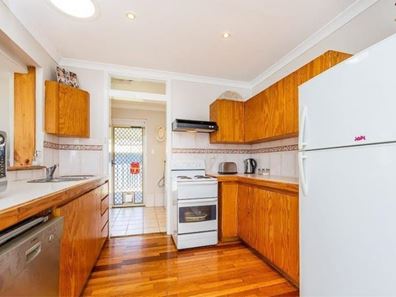 27 Cranwell Street, Thornlie WA 6108
