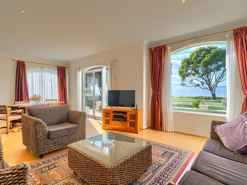 19B The Esplanade, Lower King