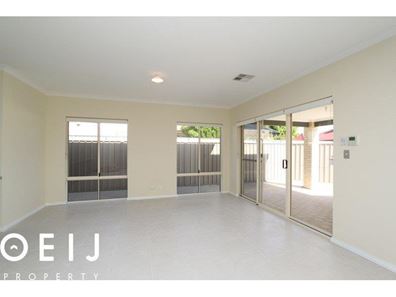 2B Dunlap Avenue, Success WA 6164