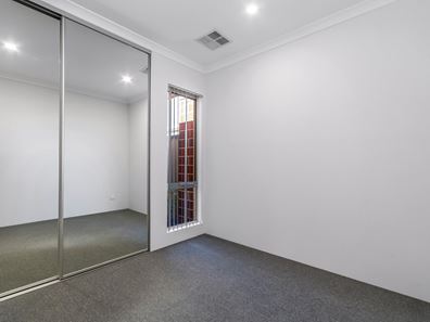 17/11 Piara Drive, Piara Waters WA 6112