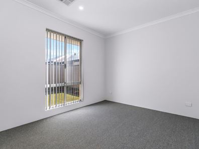 17/11 Piara Drive, Piara Waters WA 6112