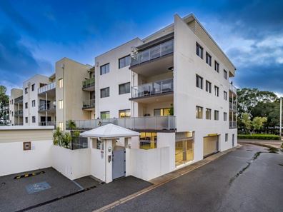 2/88 Lakeside Drive, Joondalup WA 6027