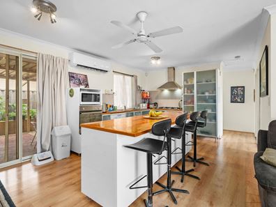 7 Oceanic Court, Port Kennedy WA 6172