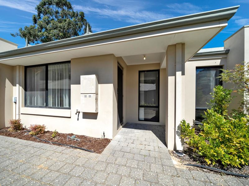 5/6 Strelitzia  Avenue, Forrestfield WA 6058