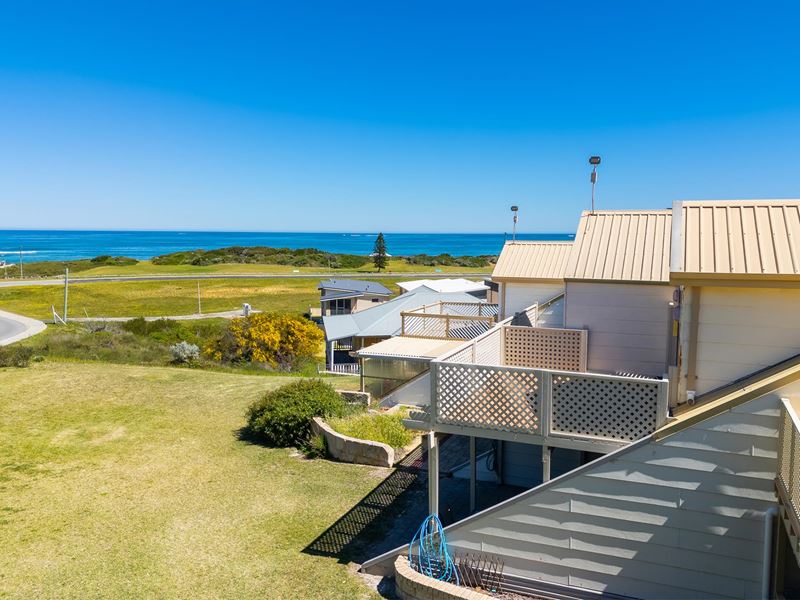 7/16 Dewar Way, Ledge Point WA 6043