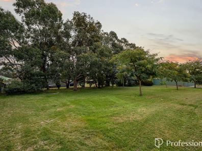 18 Ray Close, Byford WA 6122