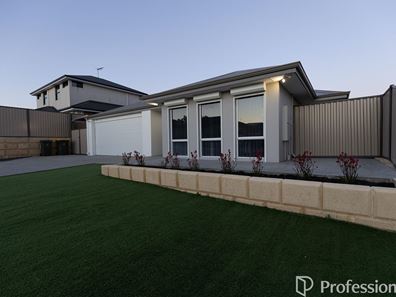 16 Halcyon Crescent, Aveley WA 6069