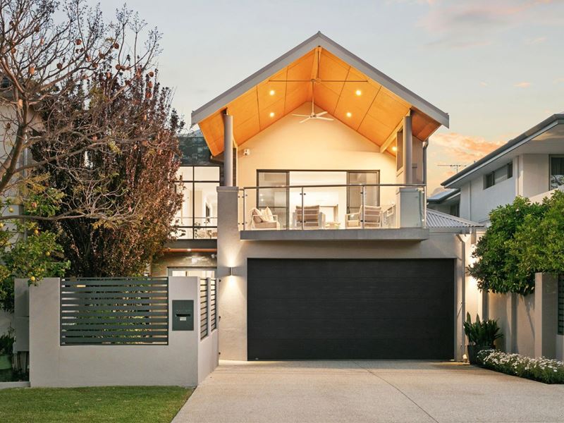 17 Howard Parade, Salter Point WA 6152