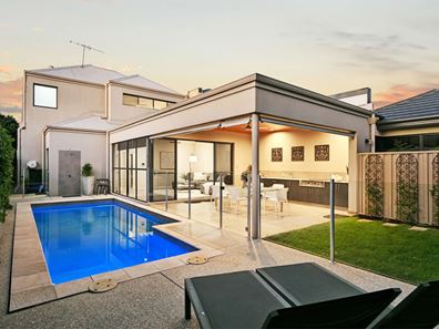 17 Howard Parade, Salter Point WA 6152