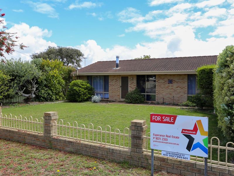 16 Whitegum Avenue, Castletown