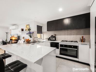 2/25 Plunkett Turn, Canning Vale WA 6155