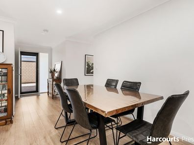 2/25 Plunkett Turn, Canning Vale WA 6155