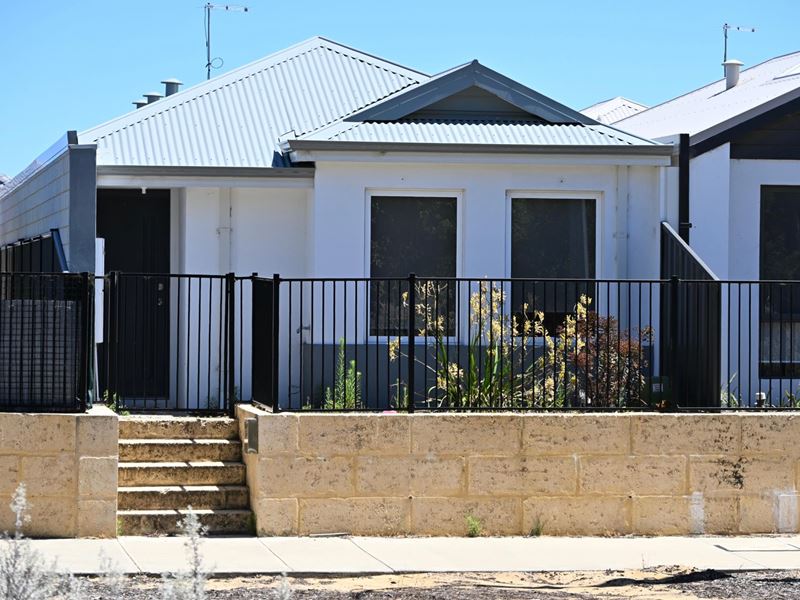125 Dragonfly Boulevard, Lakelands