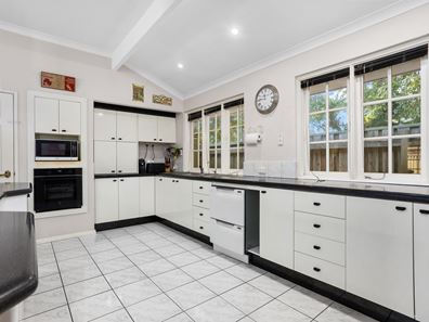 4 Empress Crescent, Atwell WA 6164