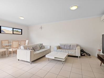 2/10 Duke Street, Bentley WA 6102