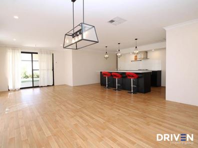 6 Leonard Close, Seville Grove WA 6112