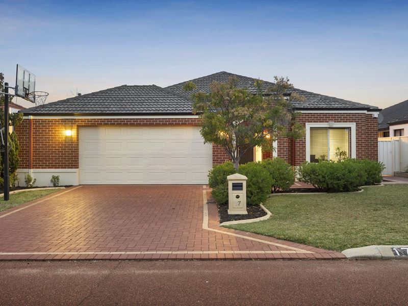 17 HELICONIA TURN, Stirling WA 6021