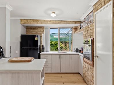 9 Yarra Close, Cooloongup WA 6168