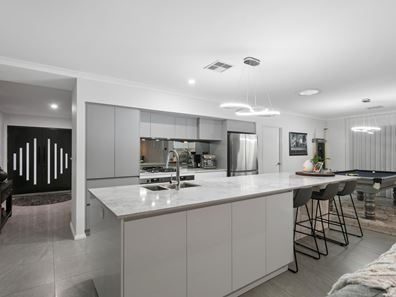 7 Samphire Road, Canning Vale WA 6155
