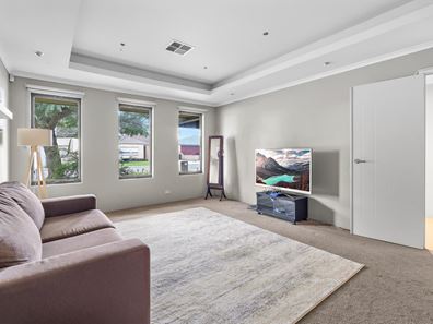 21 Tarwhine Close, South Lake WA 6164