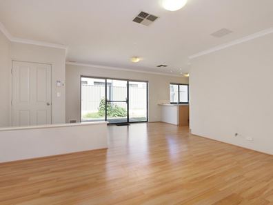 2 Manuel Cr, Redcliffe WA 6104