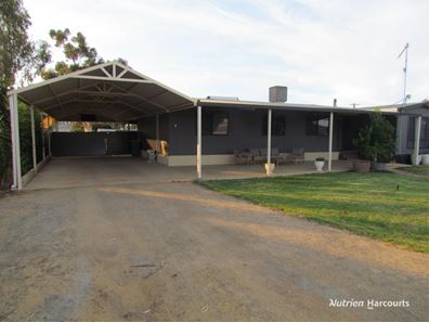 4 Bell Street, Dalwallinu WA 6609