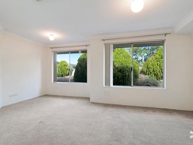 9 Windchime Terrace, Atwell WA 6164